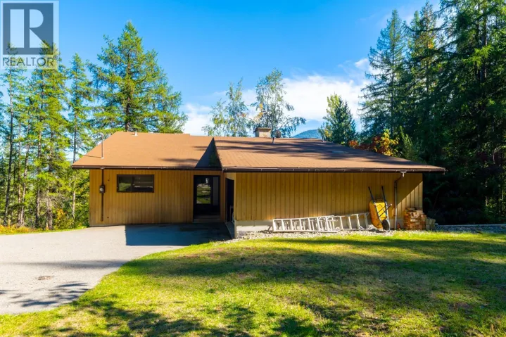 807 Spokane Street, Rossland, British Columbia V0G1Y0