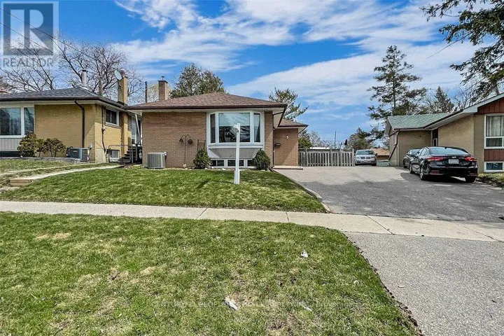 5 MID PINES ROAD, Toronto (Woburn), Ontario M1G2L5