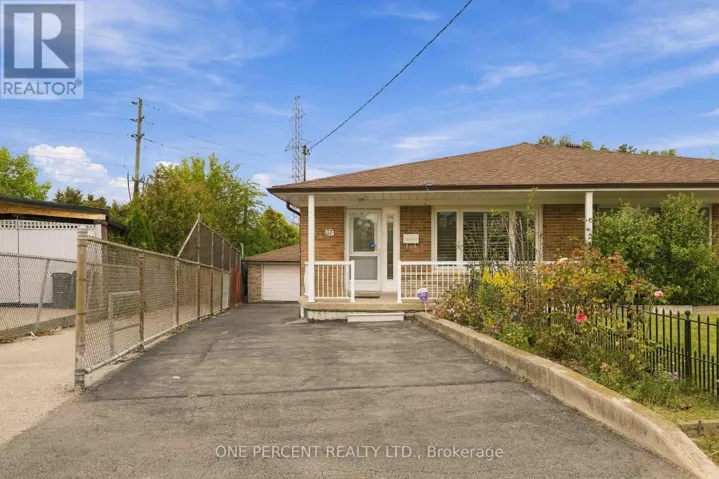 37 WILMONT DRIVE, Toronto (Black Creek), Ontario M3N1N5