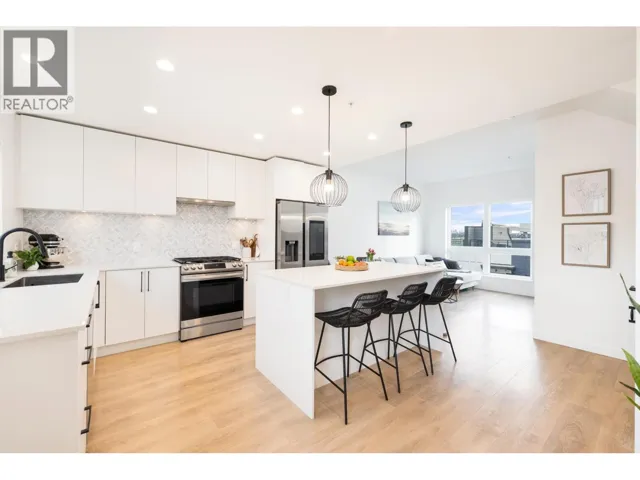 444 545 E 2ND STREET, North Vancouver, British Columbia V7L1E1