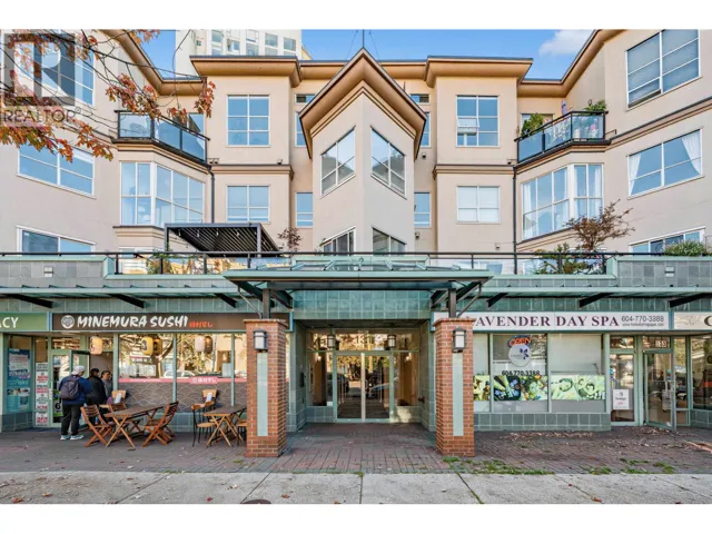 204 131 W 3RD STREET, North Vancouver, British Columbia V7M1E7