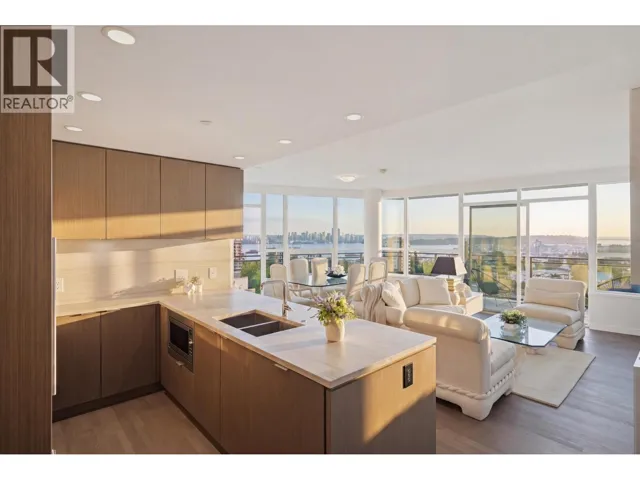 906 112 E 13TH STREET, North Vancouver, British Columbia V7L0E4
