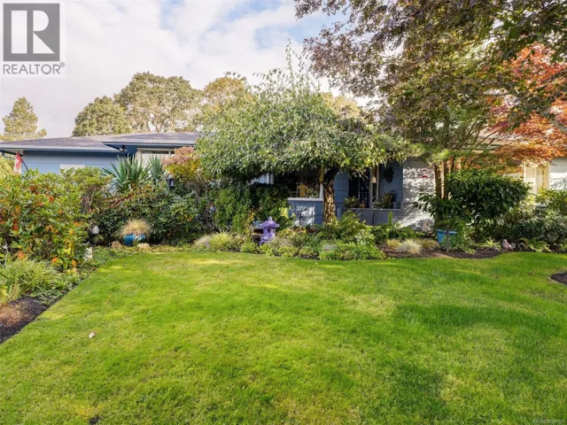 2064 Lansdowne Rd, Oak Bay, British Columbia V8P1B3