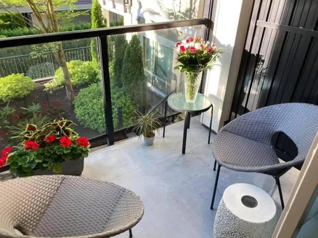 316 13789 107A AVENUE, Surrey, British Columbia V3T0B8