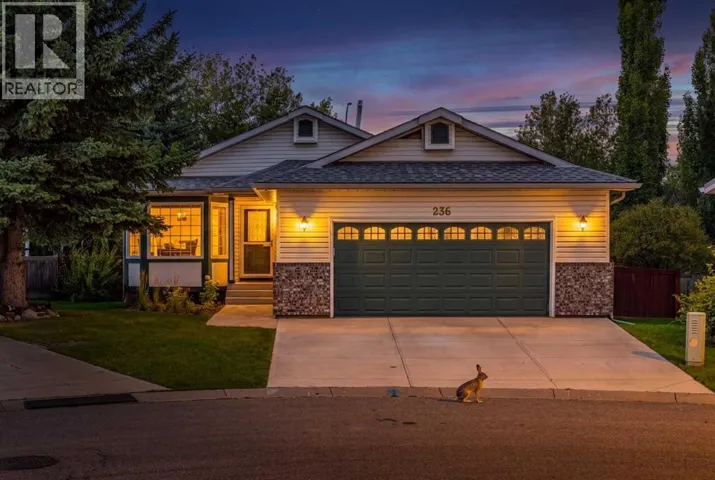 236 Edgebrook Gardens NW, Calgary, Alberta T3A4Z9