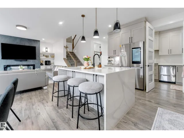 1824 18 AV NW, Edmonton, Alberta T6T2N1