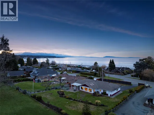 260 Elizabeth Ave, Qualicum Beach, British Columbia V9K1G8