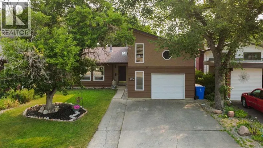 49 Iroquois Crescent W, Lethbridge, Alberta T1K5J3