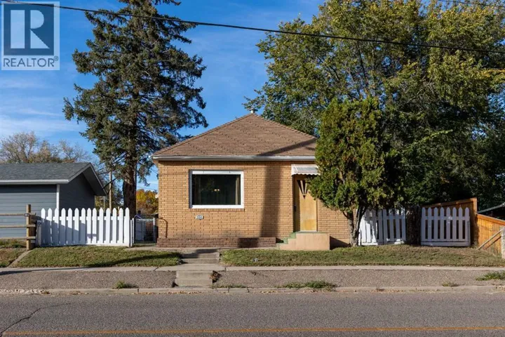 1114 Bridge Street SE, Medicine Hat, Alberta T1A1E2