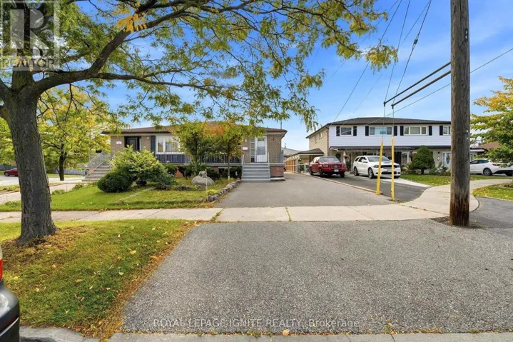 4 BUTTERCUP COURT, Toronto (Humber Summit), Ontario M9L2M9