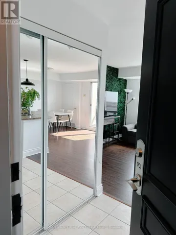 901 - 935 SHEPPARD AVENUE W, Toronto (Clanton Park), Ontario M3H2T7
