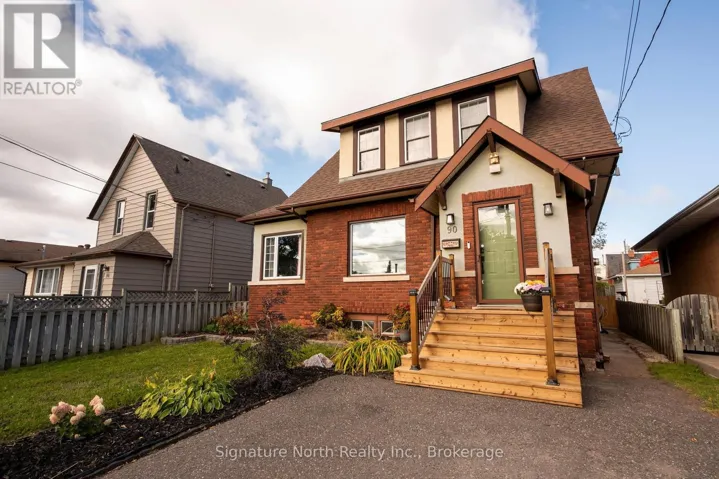 90 PETER STREET, Thunder Bay (College Heights), Ontario P7A5H3
