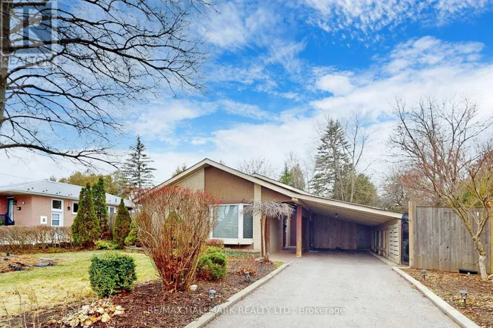 16 KNOWLES CRESCENT, Aurora (Aurora Heights), Ontario L4G1Z7