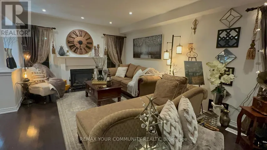 22 SWANSEA STREET, Whitby (Williamsburg), Ontario L1P0B3