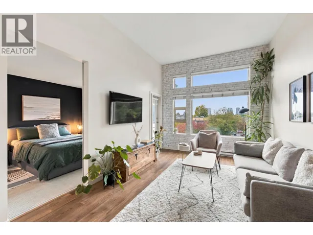 504 1677 LLOYD AVENUE, North Vancouver, British Columbia V7P0B1