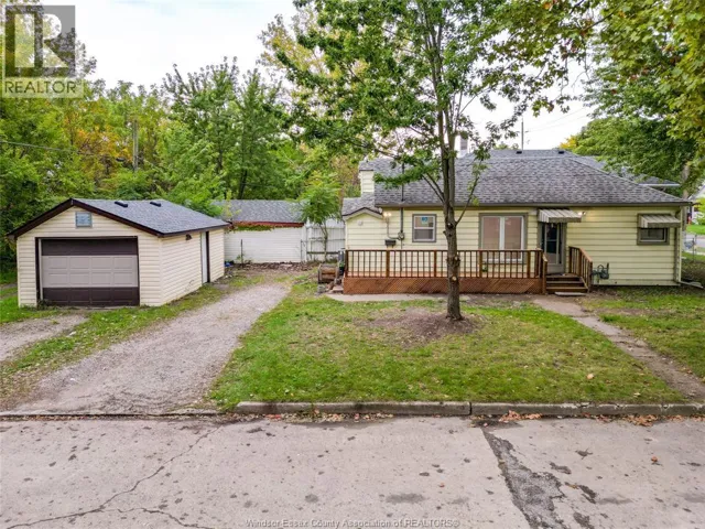 3605 BLOOMFIELD, Windsor, Ontario N9C1S1