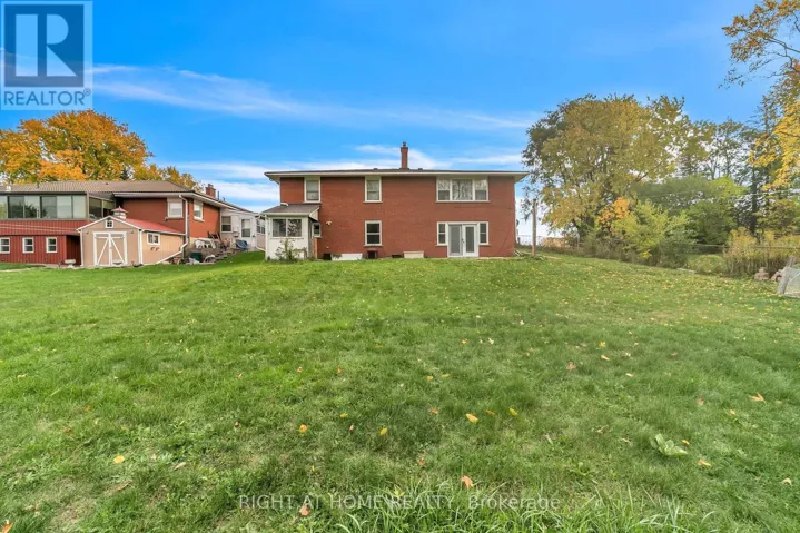 22 HAMILTON DRIVE, Newmarket (Huron Heights-Leslie Valley), Ontario L3Y3E8