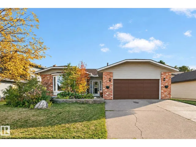 11 HOWSON CR NW, Edmonton, Alberta T5A4T7