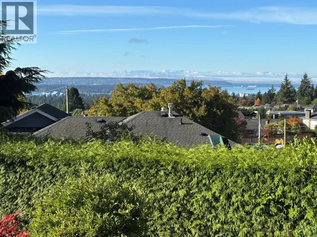 4243 DELBROOK AVENUE, North Vancouver, British Columbia V7N4A4