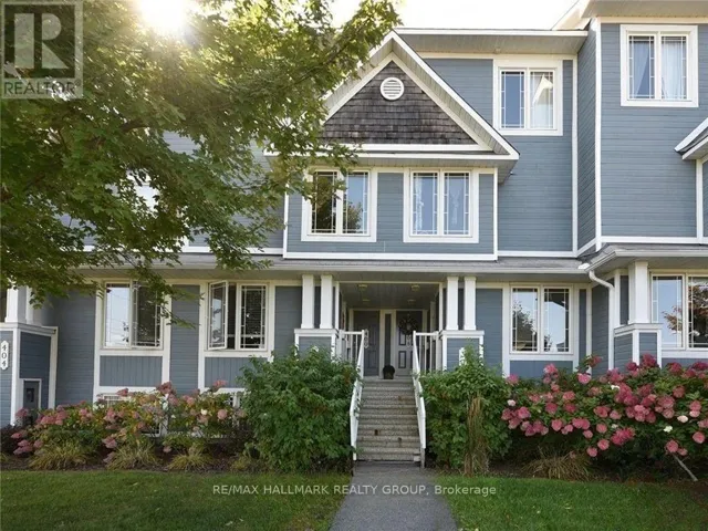 386 CROWNRIDGE DRIVE, Ottawa, Ontario K2M3A4