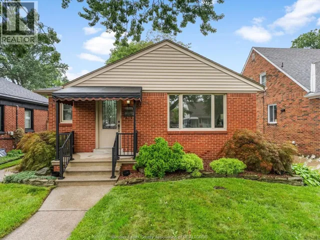 2567 WINDERMERE, Windsor, Ontario N8W2T5