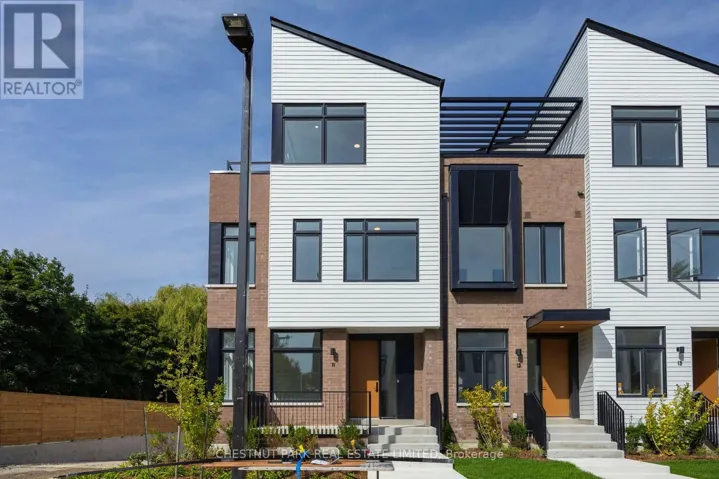 11 - 20 LOU PARSONS WAY, Mississauga (Port Credit), Ontario L5H0B2
