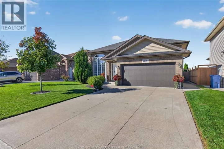 1049 THUNDERBAY, Windsor, Ontario N8P0C1