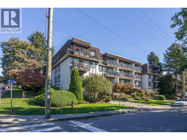 210 270 W 1ST STREET, North Vancouver, British Columbia V7M1B4