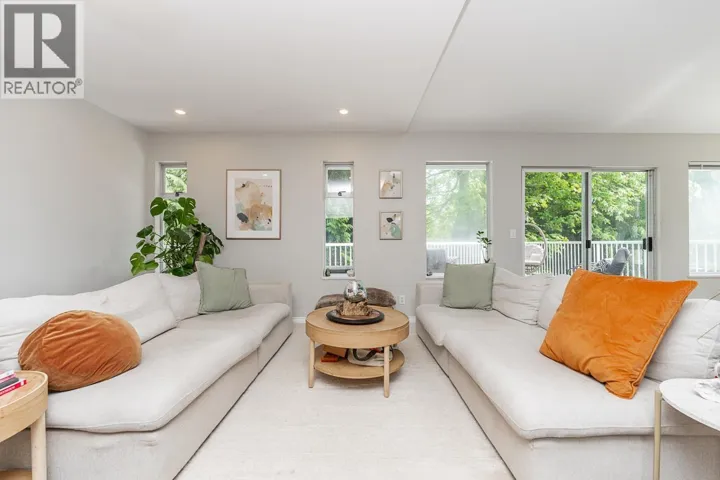 1221 ROCHESTER AVENUE, Coquitlam, British Columbia V3K2X3