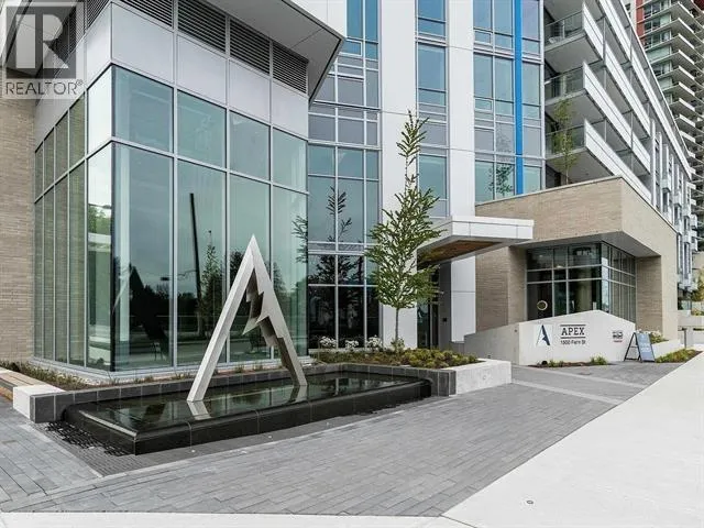 113 1500 FERN STREET, North Vancouver, British Columbia V7J0E6