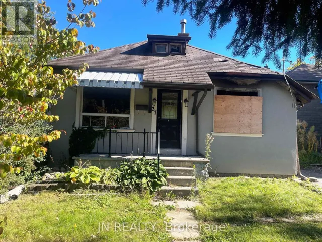 37 ROSEDALE AVENUE W, Brampton (Downtown Brampton), Ontario L6X1K3