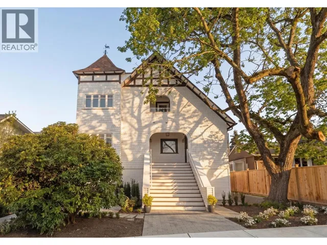 1 326 W 14TH STREET, North Vancouver, British Columbia V7M1P6
