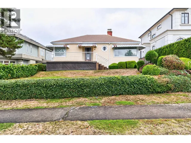 2345 W 18TH AVENUE, Vancouver, British Columbia V6L1A7