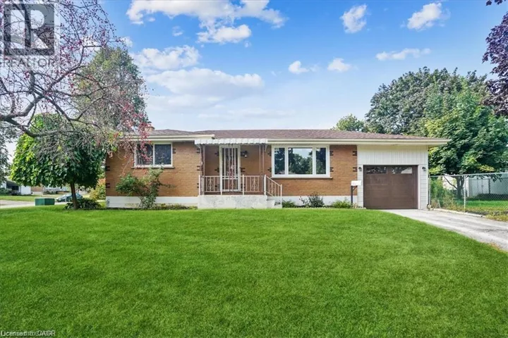 1 ROBROY Court Unit# UPPER UNIT, Brantford, Ontario N3R3E2