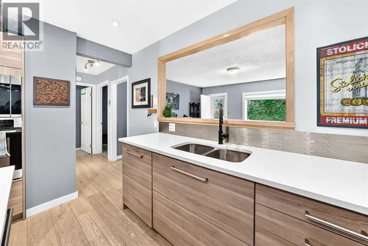 8512 33 Avenue NW, Calgary, Alberta T3B1M1