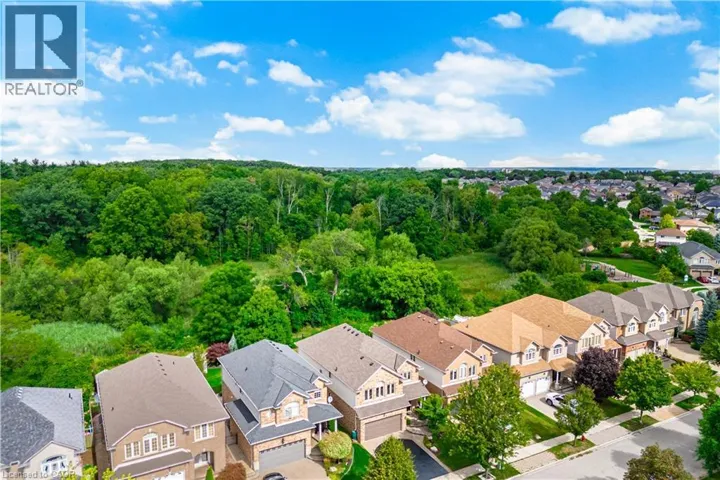84 MEADOWBANK Drive, Hamilton, Ontario L9B2Y1