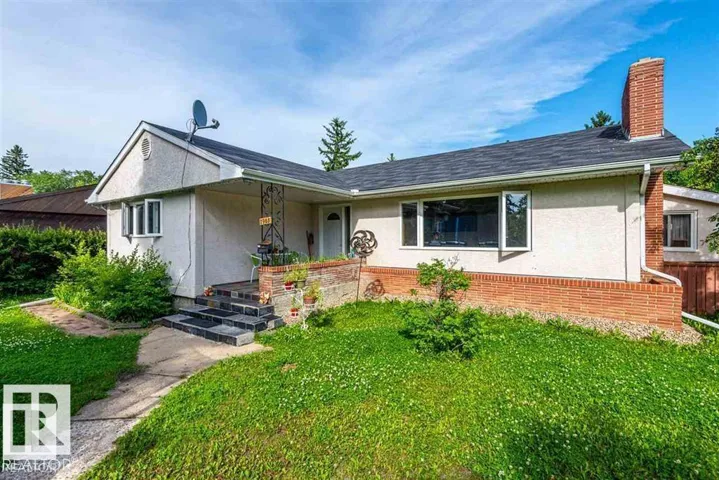 7903/7905 119 ST NW, Edmonton, Alberta T6G1W6