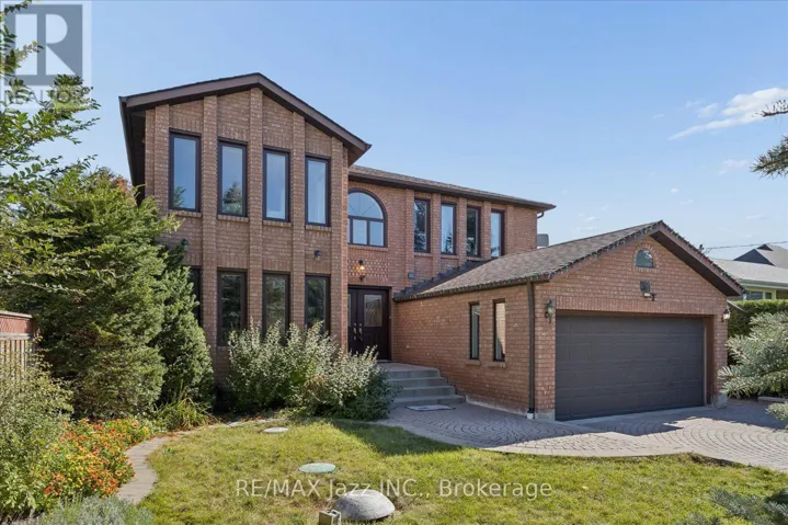 35 WARD STREET, Whitby, Ontario L1M1G9