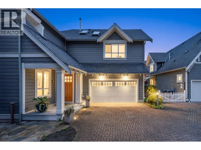 264 HOLLY AVENUE, New Westminster, British Columbia V3M0B3