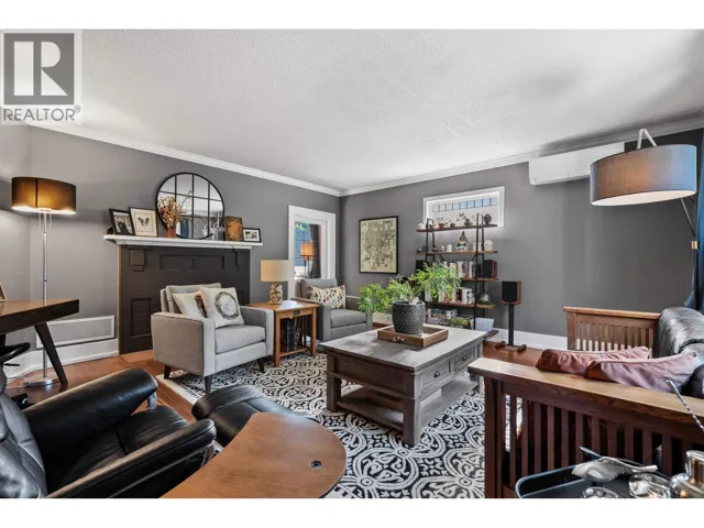 617 FIFTH STREET, New Westminster, British Columbia V3L2Y1