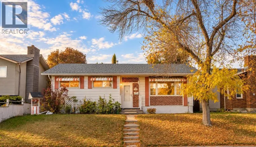 165 Marbrooke Circle, Calgary, Alberta T2A2W4