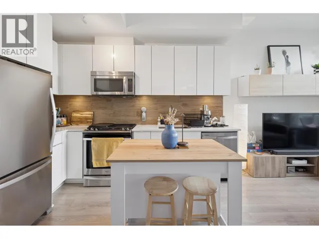208 200 NELSON'S CRESCENT, New Westminster, British Columbia V3L0H4
