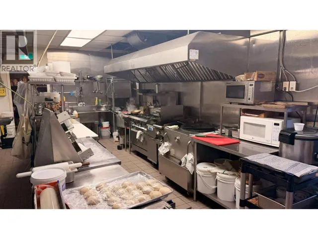 6956 VICTORIA DRIVE, Vancouver, British Columbia V5P3Y8