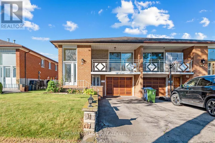 18 SORLYN AVENUE, Toronto (Rustic), Ontario M6L1H8