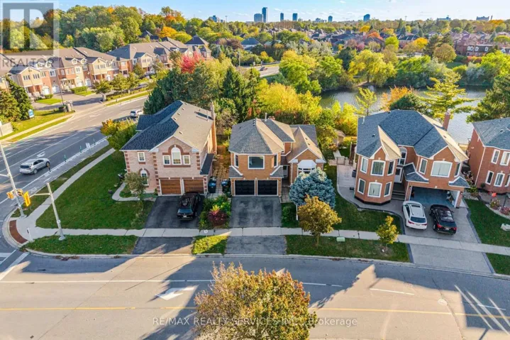 4 LEEWARD DRIVE, Brampton (Westgate), Ontario L6S5V6