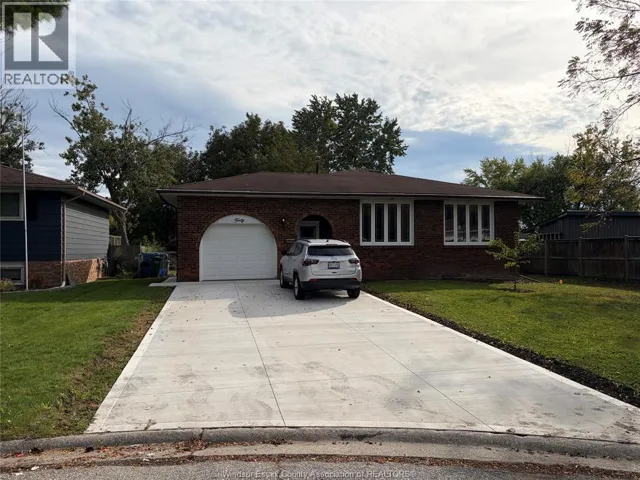 40 HOLIDAY COURT, Amherstburg, Ontario N9V3A8