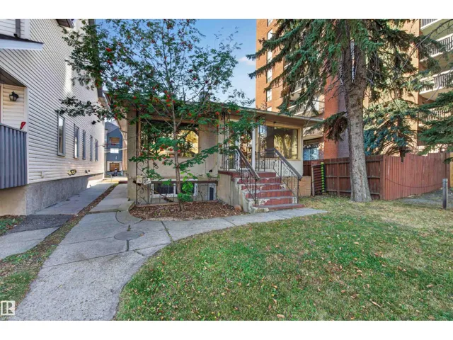 11015 87 AV NW, Edmonton, Alberta T6G0X5