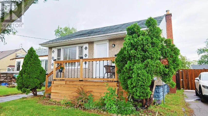 82 NORMANHURST AVENUE, Hamilton (Normanhurst), Ontario L8H5M6