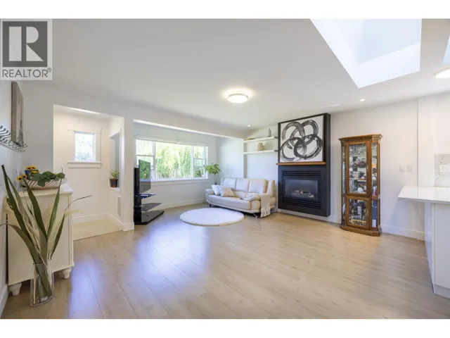 931 SPERLING AVENUE, Burnaby, British Columbia V5B4H7