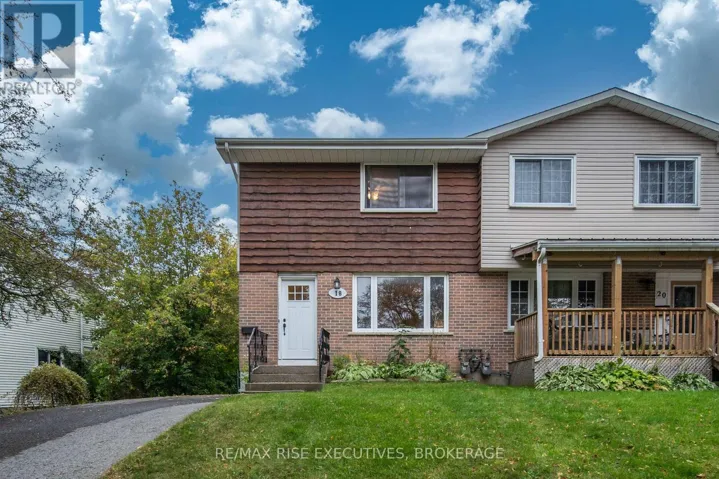 18 CARRIAGE COURT, Kingston (Rideau), Ontario K7K5X2